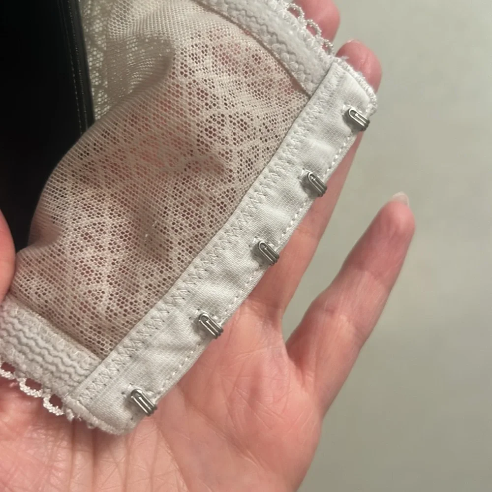 Victoria’s Secret dream angels White Lace Bra with Scalloped Trim